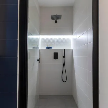 Modern, Quiet Penthouse With Free Parking 부다페스트