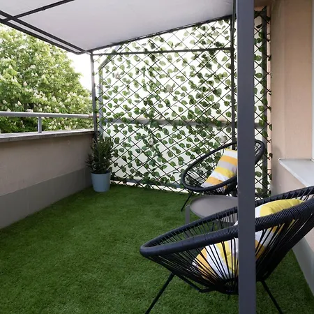 Modern, Quiet Penthouse With Free Parking *