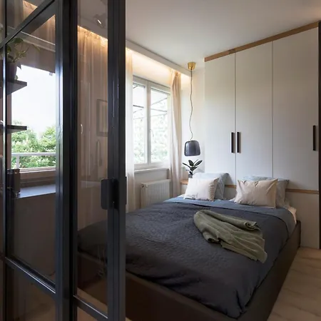 Modern, Quiet Penthouse With Free Parking *