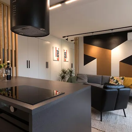 Modern, Quiet Penthouse With Free Parking *