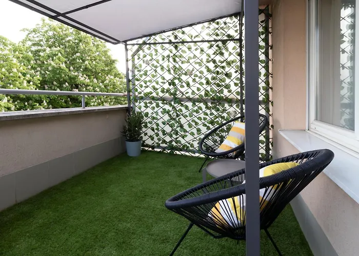 Modern, Quiet Penthouse With Free Parking *