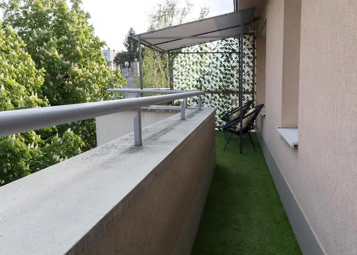 Modern, Quiet Penthouse With Free Parking *