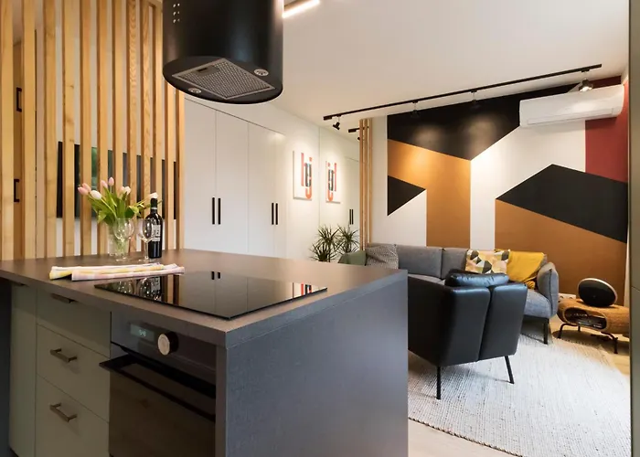 Modern, Quiet Penthouse With Free Parking Appartement *