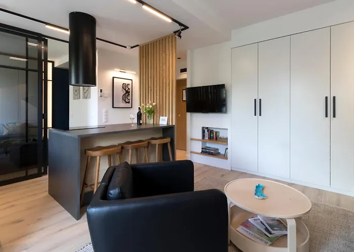 Modern, Quiet Penthouse With Free Parking Appartement *