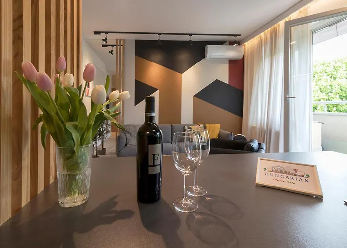 Modern, Quiet Penthouse With Free Parking Appartement