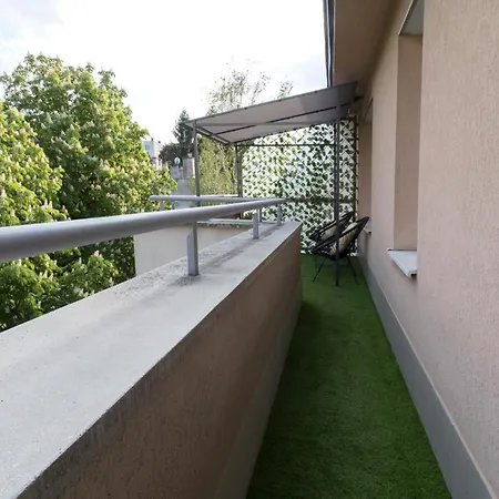 Modern, Quiet Penthouse With Free Parking *