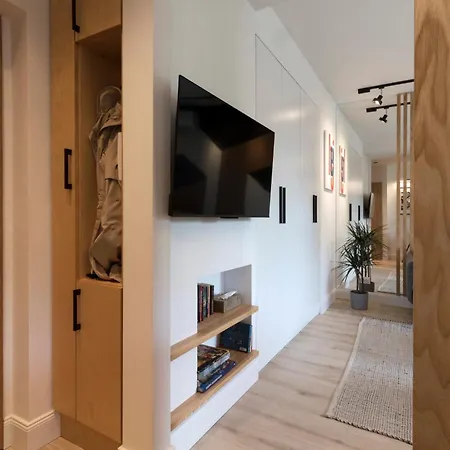 Modern, Quiet Penthouse With Free Parking Apartament *