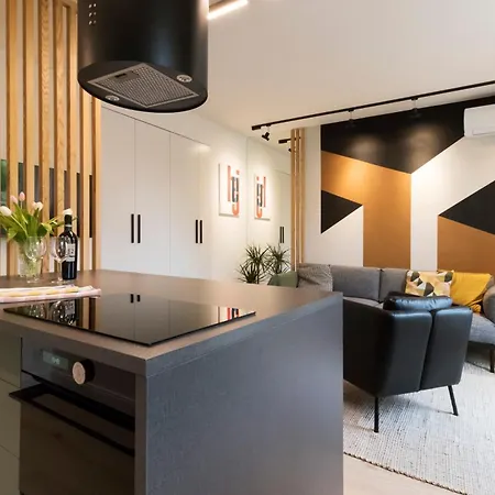Modern, Quiet Penthouse With Free Parking Apartament *
